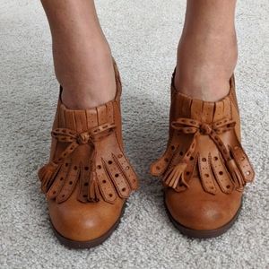 9.5 Leather healed booties by Seychelles